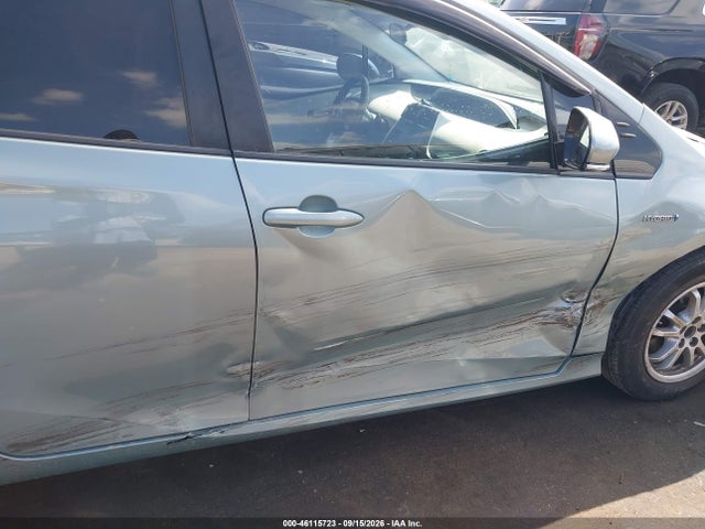 Toyota Prius Two 2017 JTDKBRFU9H3051346 Image 6