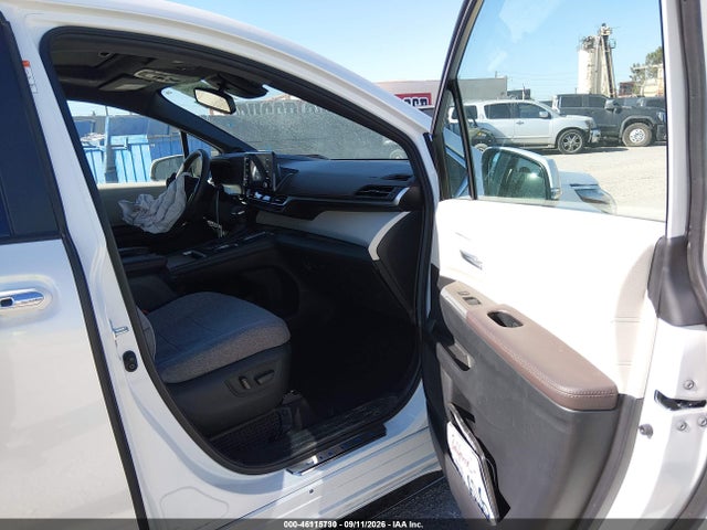 Продажа на аукционе авто 2024 Toyota Sienna Platinum, vin: 5TDERKEC4RS183715, номер лота: 46115730