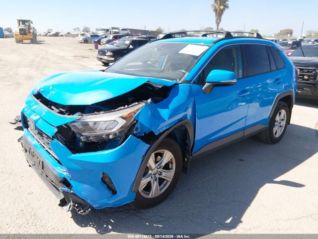 Toyota Rav4 Xle 2020 JTMW1RFVXLJ017689 Image 2