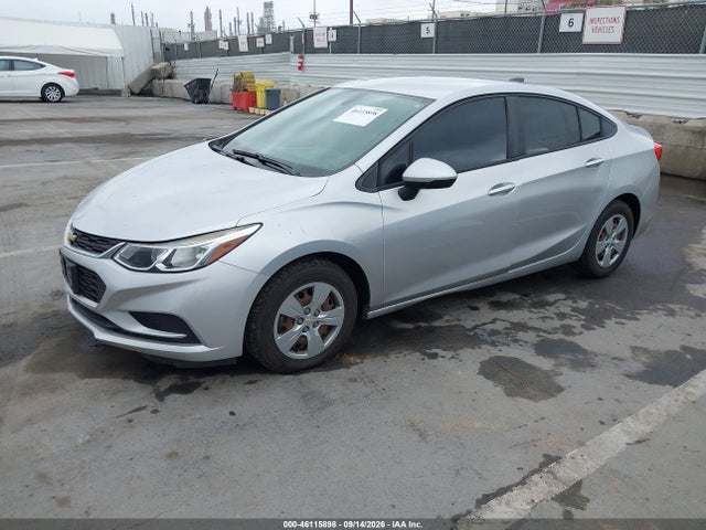 Chevrolet Cruze Ls Auto 2017 1G1BC5SM8H7179204 Image 2