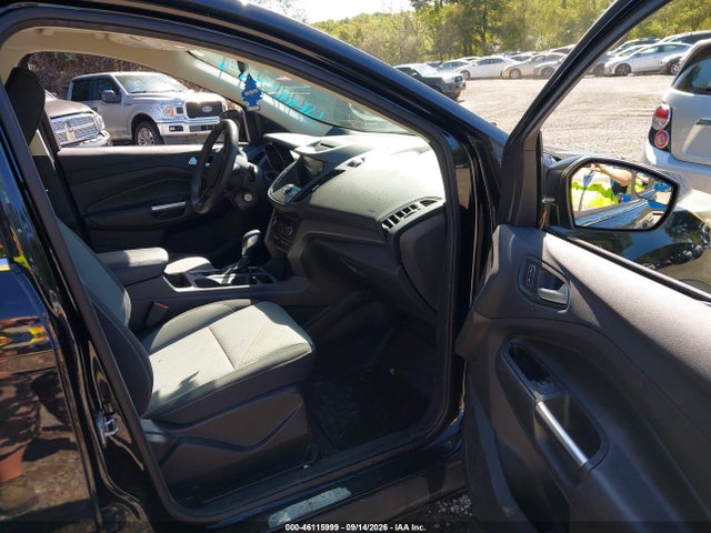 46115999 :رقم المزاد ، 1FMCU0GD0JUB38847 vin ، 2018 Ford Escape Se مزاد بيع