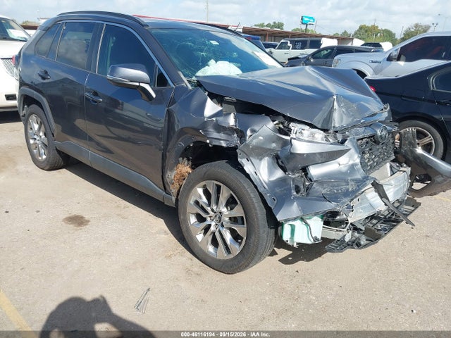 2020 Toyota Rav4 Xle Premium მანქანა იყიდება აუქციონზე, vin: 2T3C1RFV5LW083541, აუქციონის ნომერი: 46116194