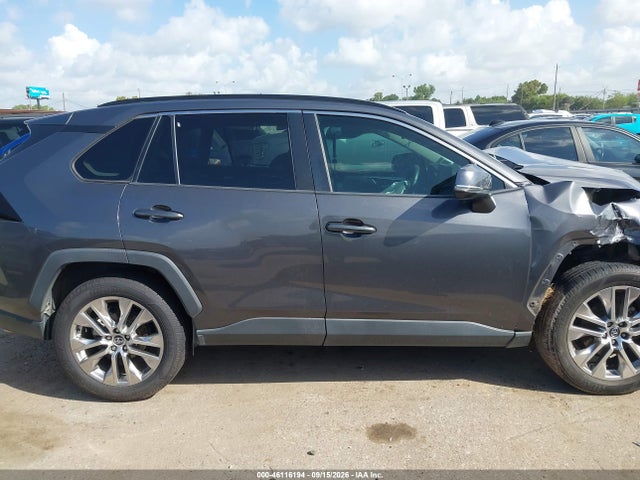 2020 Toyota Rav4 Xle Premium მანქანა იყიდება აუქციონზე, vin: 2T3C1RFV5LW083541, აუქციონის ნომერი: 46116194