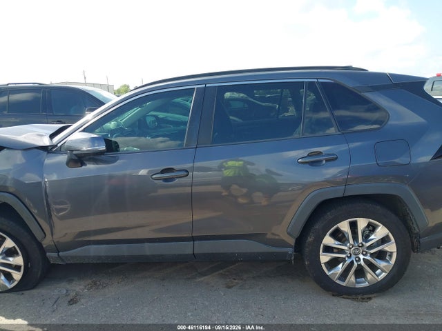 2020 Toyota Rav4 Xle Premium მანქანა იყიდება აუქციონზე, vin: 2T3C1RFV5LW083541, აუქციონის ნომერი: 46116194