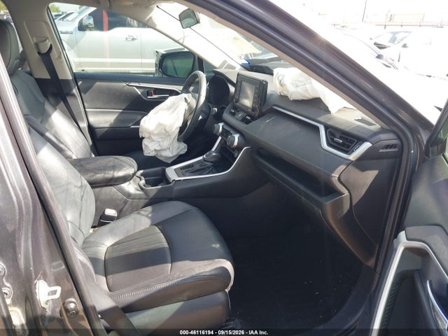 2020 Toyota Rav4 Xle Premium მანქანა იყიდება აუქციონზე, vin: 2T3C1RFV5LW083541, აუქციონის ნომერი: 46116194
