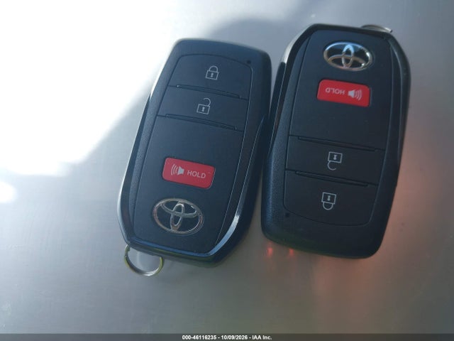 JTDACACU7T3069366 Toyota Prius Plug-in Hybrid Xse
