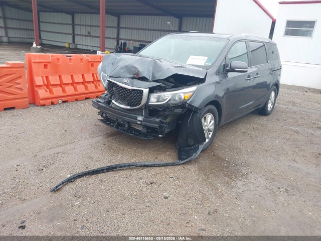 KIA SEDONA LX 2017 KNDMB5C11H6240261 Image 2