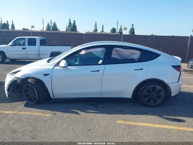 Продаж на аукціоні авто 2024 Tesla Model Y Long Range Dual Motor All-wheel Drive, vin: 7SAYGDEE2RF152048, номер лоту: 46116966