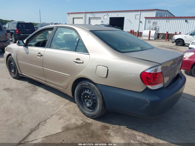 2005 Toyota Camry Le მანქანა იყიდება აუქციონზე, vin: 4T1BE32K55U945256, აუქციონის ნომერი: 46117374