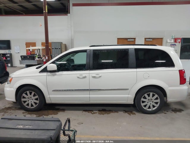 2013 Chrysler Town & Country Touring მანქანა იყიდება აუქციონზე, vin: 2C4RC1BG5DR565614, აუქციონის ნომერი: 46117439