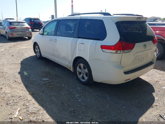 2011 Toyota Sienna Le V6 მანქანა იყიდება აუქციონზე, vin: 5TDKK3DC0BS041981, აუქციონის ნომერი: 46117605