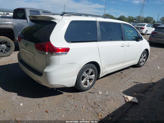 2011 Toyota Sienna Le V6 მანქანა იყიდება აუქციონზე, vin: 5TDKK3DC0BS041981, აუქციონის ნომერი: 46117605