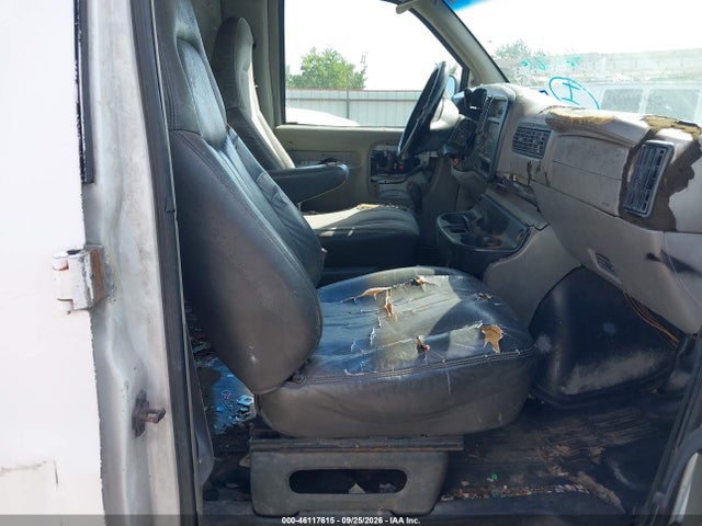 46117615 :رقم المزاد ، 1GCHG39R511150442 vin ، 2001 Chevrolet Express مزاد بيع