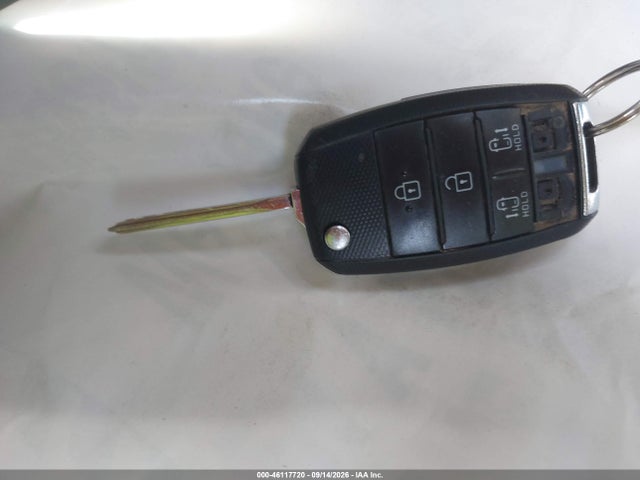 KNDMB5C13H6233201 KIA SEDONA LX