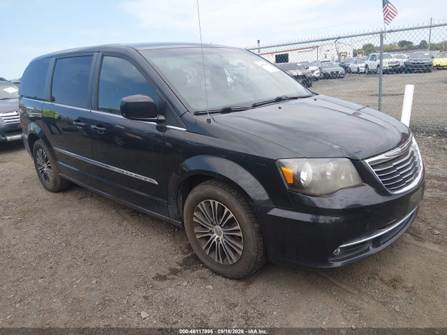 46117895 :رقم المزاد ، 2C4RC1HG0ER132419 vin ، 2014 Chrysler Town & Country S مزاد بيع