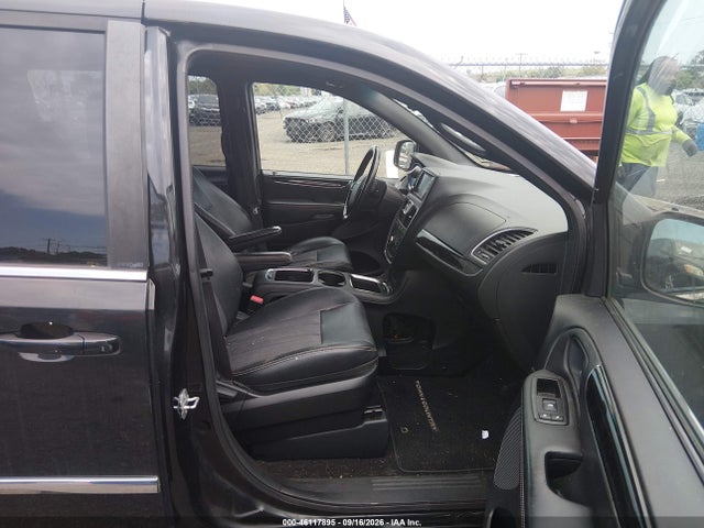 Продажа на аукционе авто 2014 Chrysler Town & Country S, vin: 2C4RC1HG0ER132419, номер лота: 46117895