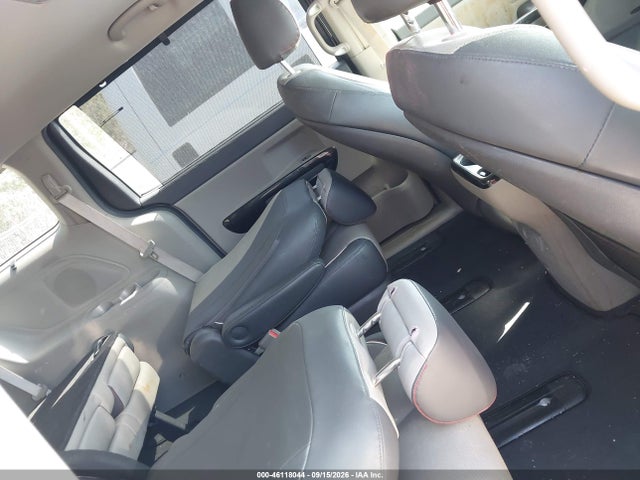 Продажа на аукционе авто 2015 Kia Sedona Sx, vin: KNDMC5C16F6051275, номер лота: 46118044