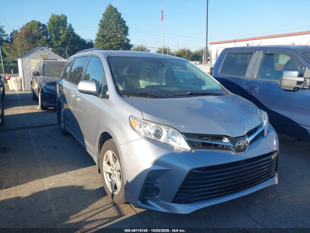 Продажа на аукционе авто 2018 Toyota Sienna Le 8 Passenger, vin: 5TDKZ3DCXJS942060, номер лота: 46118140