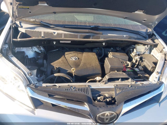 Продажа на аукционе авто 2018 Toyota Sienna Le 8 Passenger, vin: 5TDKZ3DCXJS942060, номер лота: 46118140