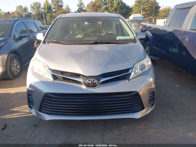 Продажа на аукционе авто 2018 Toyota Sienna Le 8 Passenger, vin: 5TDKZ3DCXJS942060, номер лота: 46118140