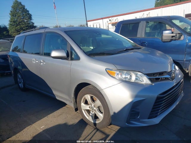 Продажа на аукционе авто 2018 Toyota Sienna Le 8 Passenger, vin: 5TDKZ3DCXJS942060, номер лота: 46118140
