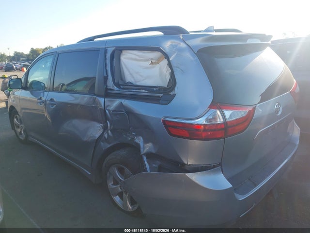 Продажа на аукционе авто 2018 Toyota Sienna Le 8 Passenger, vin: 5TDKZ3DCXJS942060, номер лота: 46118140