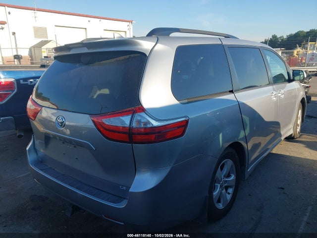 Продажа на аукционе авто 2018 Toyota Sienna Le 8 Passenger, vin: 5TDKZ3DCXJS942060, номер лота: 46118140
