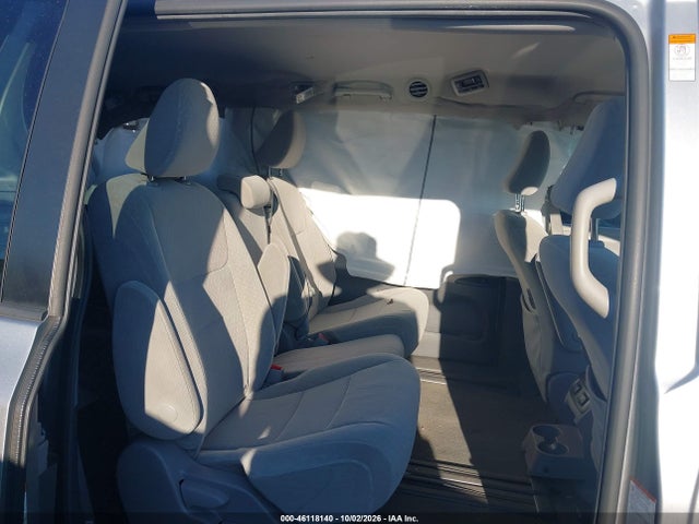 Продажа на аукционе авто 2018 Toyota Sienna Le 8 Passenger, vin: 5TDKZ3DCXJS942060, номер лота: 46118140