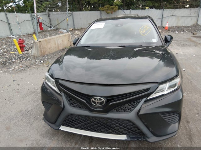 2018 Toyota Camry Se მანქანა იყიდება აუქციონზე, vin: 4T1B11HK9JU043808, აუქციონის ნომერი: 46118195