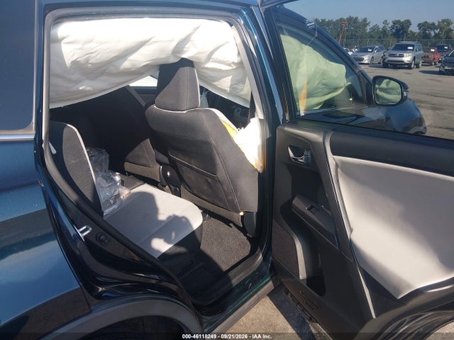 2018 Toyota Rav4 Xle მანქანა იყიდება აუქციონზე, vin: JTMWFREV6JJ744098, აუქციონის ნომერი: 46118249