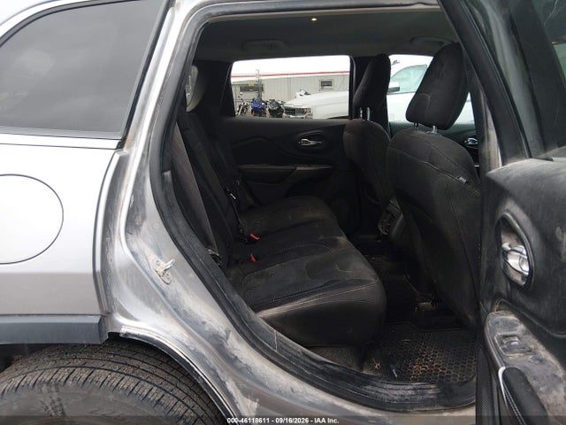 46118611 :رقم المزاد ، 1C4PJMCB0KD368531 vin ، 2019 Jeep Cherokee Latitude 4x4 مزاد بيع