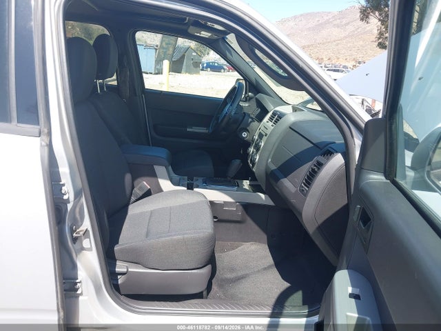 2011 Ford Escape Xlt მანქანა იყიდება აუქციონზე, vin: 1FMCU0DG4BKA33529, აუქციონის ნომერი: 46118782