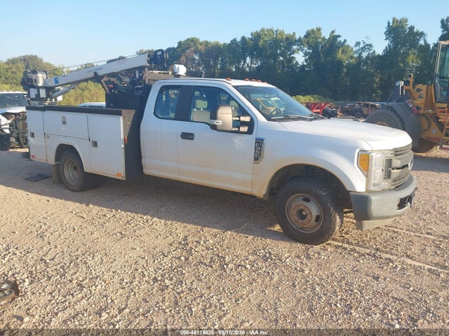 46119025 :رقم المزاد ، 1FD8X3G67HEE08287 vin ، 2017 Ford F-350 Chassis Xl مزاد بيع