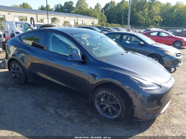 Продаж на аукціоні авто 2024 Tesla Model Y Long Range Dual Motor All-wheel Drive, vin: 7SAYGDEE1RA308304, номер лоту: 46119144