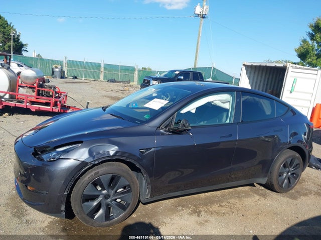 Продаж на аукціоні авто 2024 Tesla Model Y Long Range Dual Motor All-wheel Drive, vin: 7SAYGDEE1RA308304, номер лоту: 46119144