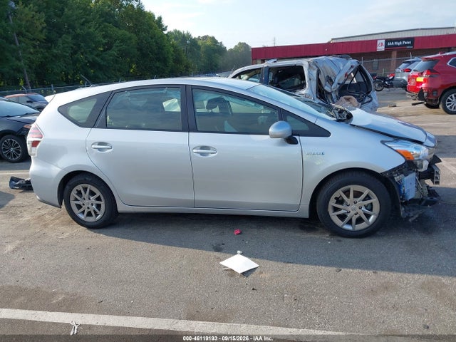 46119193 :رقم المزاد ، JTDZN3EU8HJ055811 vin ، 2017 Toyota Prius V Three مزاد بيع