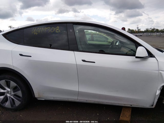 Продаж на аукціоні авто 2024 Tesla Model Y Long Range Dual Motor All-wheel Drive, vin: 7SAYGDEE2RA250607, номер лоту: 46119308