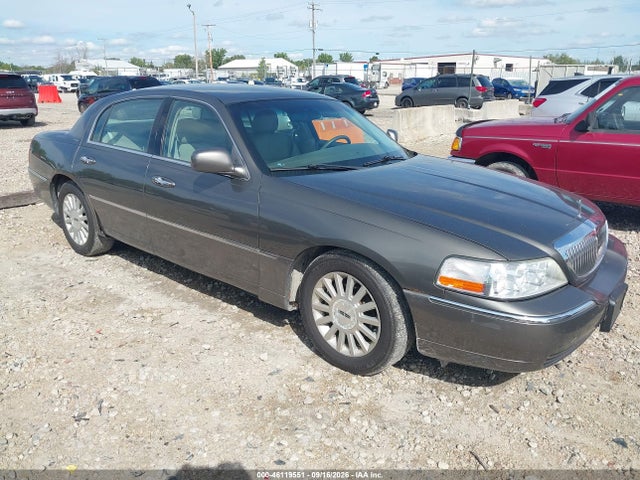 Продаж на аукціоні авто 2004 Lincoln Town Car Signature, vin: 1LNHM81W54Y669389, номер лоту: 46119551