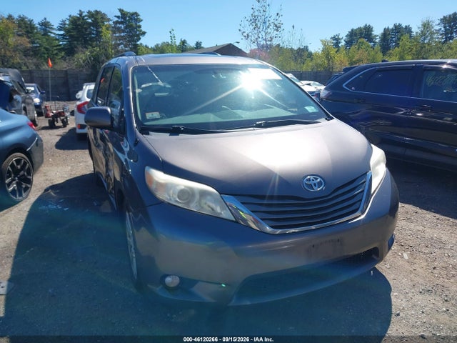 5TDDK3DC0ES079112 Toyota Sienna Xle 7 Passenger