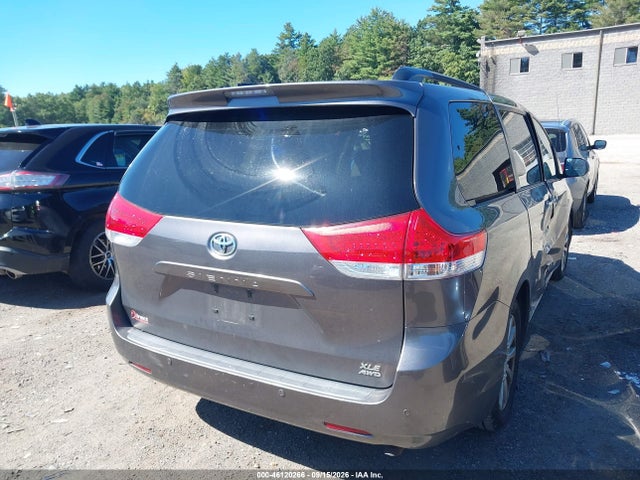 5TDDK3DC0ES079112 Toyota Sienna Xle 7 Passenger