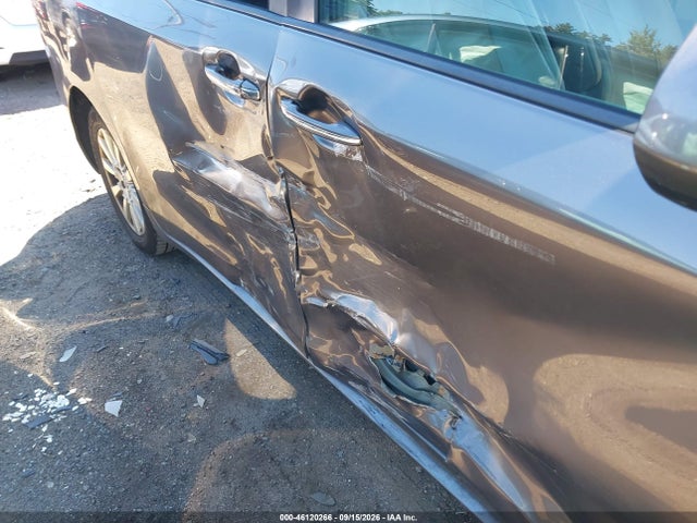 5TDDK3DC0ES079112 Toyota Sienna Xle 7 Passenger