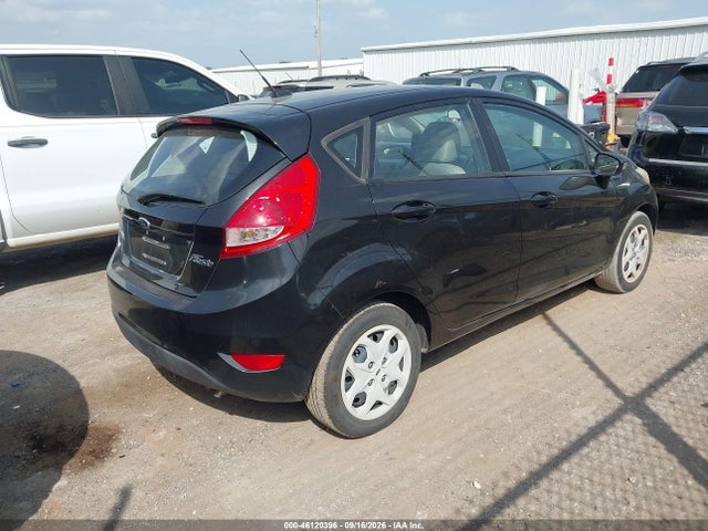 46120396 :رقم المزاد ، 3FADP4EJ9DM113850 vin ، 2013 Ford Fiesta Se مزاد بيع
