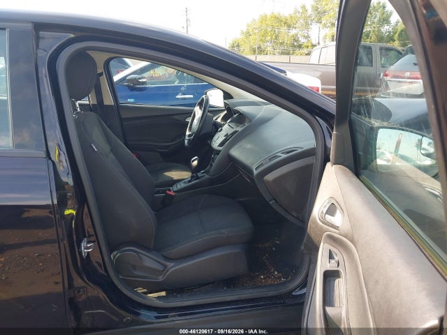 46120617 :رقم المزاد ، 1FADP3F28GL250463 vin ، 2016 Ford Focus Se مزاد بيع
