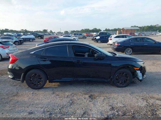 46120619 :رقم المزاد ، 19XFC2F79JE017390 vin ، 2018 Honda Civic Ex مزاد بيع
