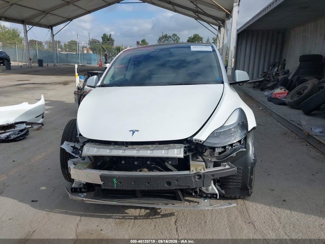 2024 Tesla Model Y Long Range Dual Motor All-wheel Drive მანქანა იყიდება აუქციონზე, vin: 7SAYGAEE8RF057489, აუქციონის ნომერი: 46120719