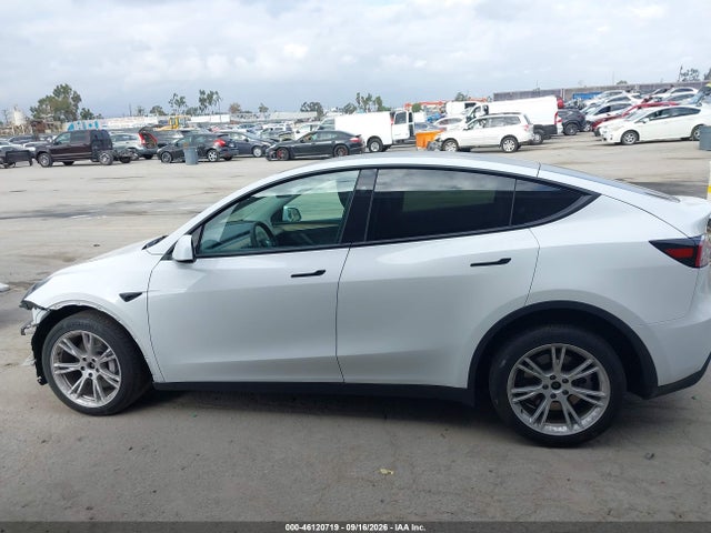 2024 Tesla Model Y Long Range Dual Motor All-wheel Drive მანქანა იყიდება აუქციონზე, vin: 7SAYGAEE8RF057489, აუქციონის ნომერი: 46120719