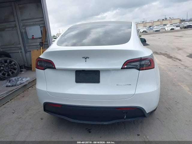 2024 Tesla Model Y Long Range Dual Motor All-wheel Drive მანქანა იყიდება აუქციონზე, vin: 7SAYGAEE8RF057489, აუქციონის ნომერი: 46120719