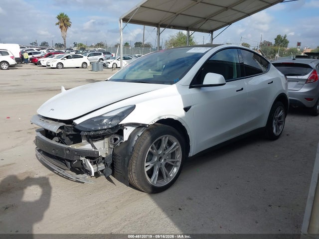 2024 Tesla Model Y Long Range Dual Motor All-wheel Drive მანქანა იყიდება აუქციონზე, vin: 7SAYGAEE8RF057489, აუქციონის ნომერი: 46120719