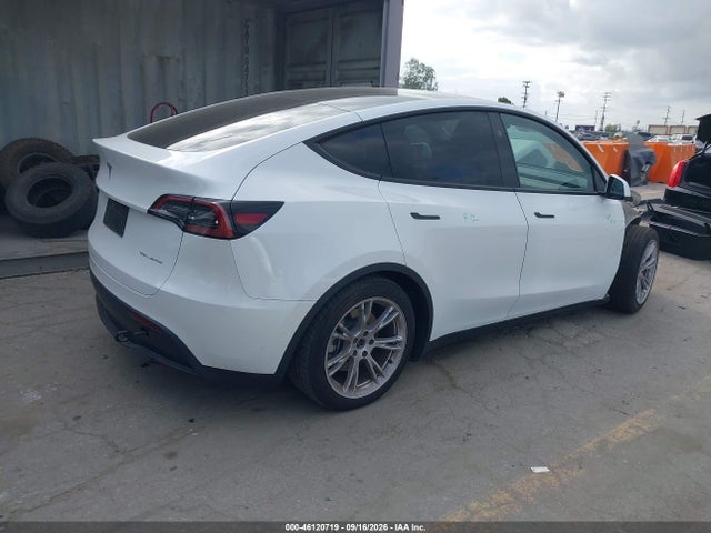 2024 Tesla Model Y Long Range Dual Motor All-wheel Drive მანქანა იყიდება აუქციონზე, vin: 7SAYGAEE8RF057489, აუქციონის ნომერი: 46120719