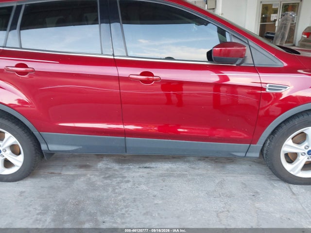 46120777 :رقم المزاد ، 1FMCU0GX4FUA57531 vin ، 2015 Ford Escape Se مزاد بيع